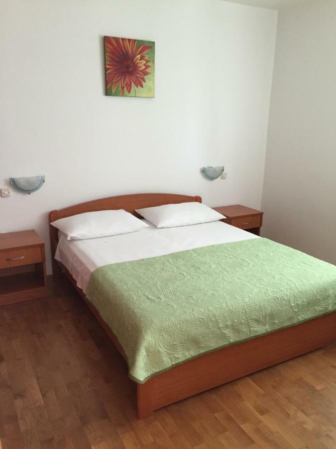 Apartmani Lorena Privlaka  Eksteriør billede